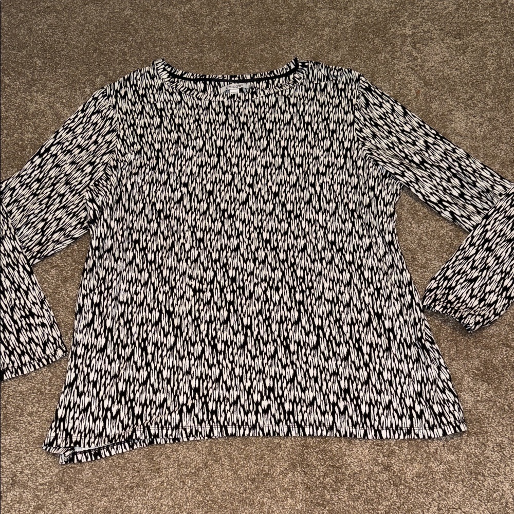 Chico's Monochrome Abstract Blouse - size 3/XL. B13